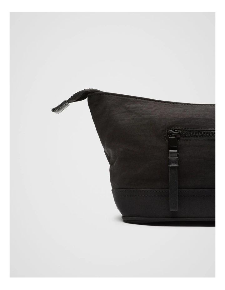 Ollie Wash Bag in Black image 3
