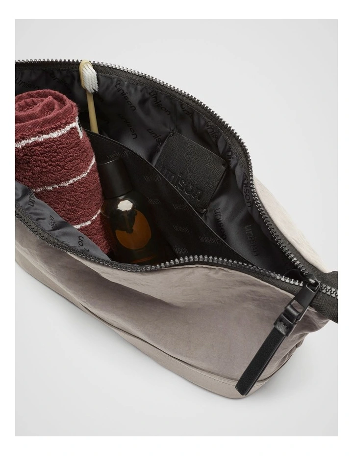 Ollie Wash Bag in Mink image 2