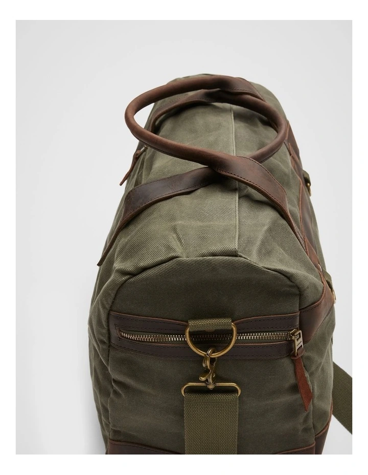 Leo Weekender Bag in Green image 2