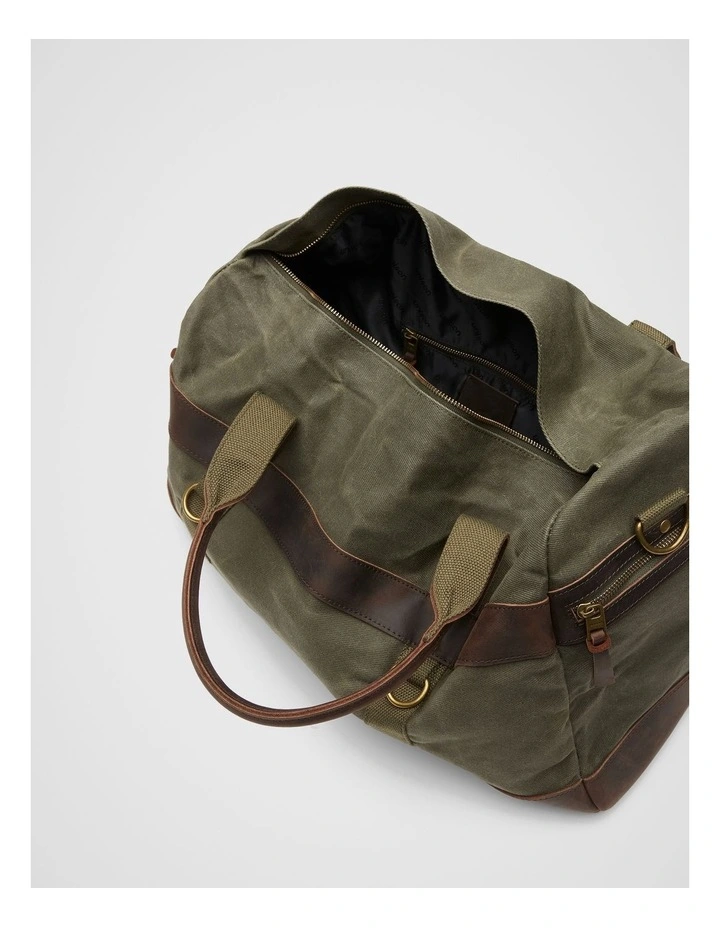 Leo Weekender Bag in Green image 3