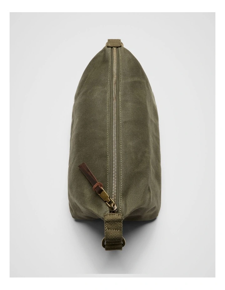 Hamish Wash Bag in Green image 2