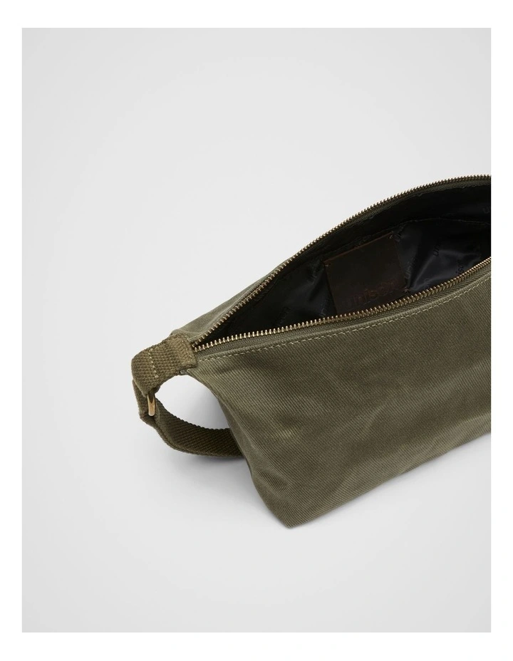 Hamish Wash Bag in Green image 3