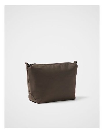 CHOCOLATE BROWN colour