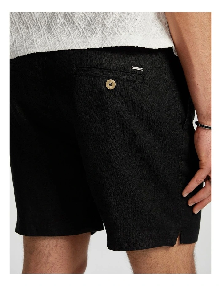 Manta Linen Short in Black image 4