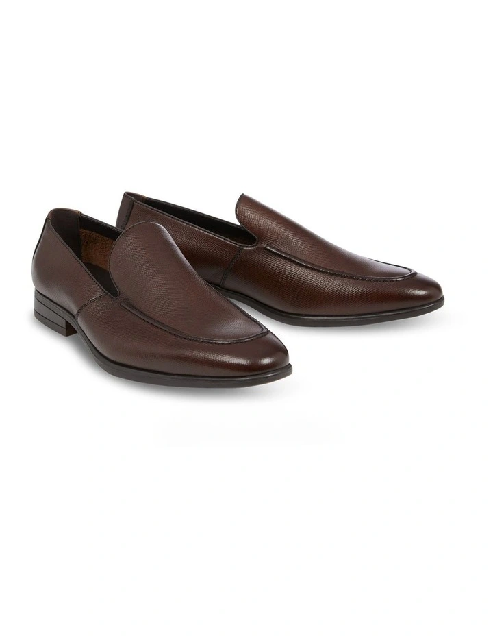 Mercer Textured Loafer in Chocolate image 3
