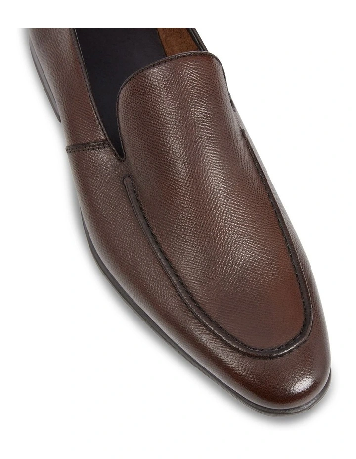 Mercer Textured Loafer in Chocolate image 4