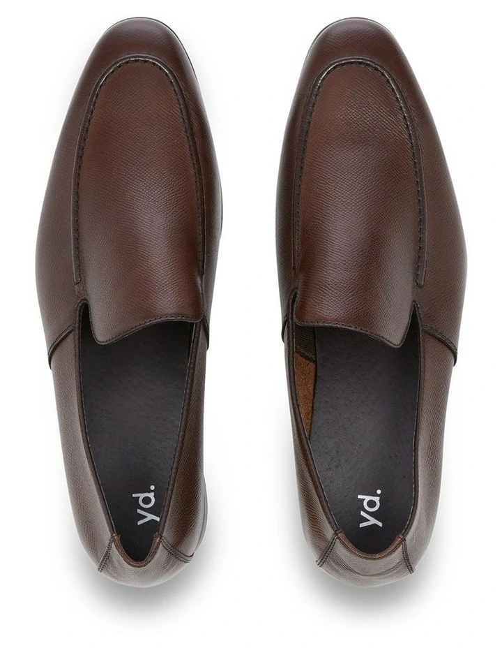Mercer Textured Loafer in Chocolate image 5