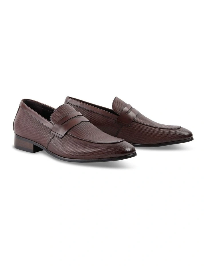 Beau Textured Leather Loafer in Chestnut image 3