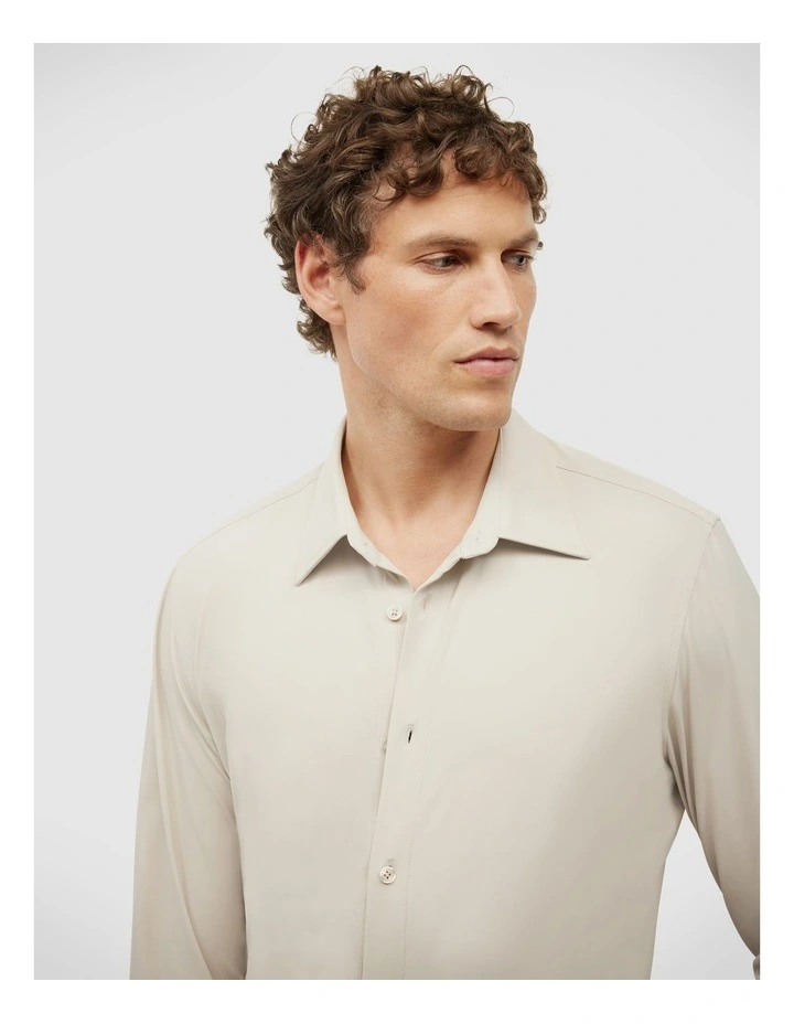 Slim Travel Shirt in Natural image 1