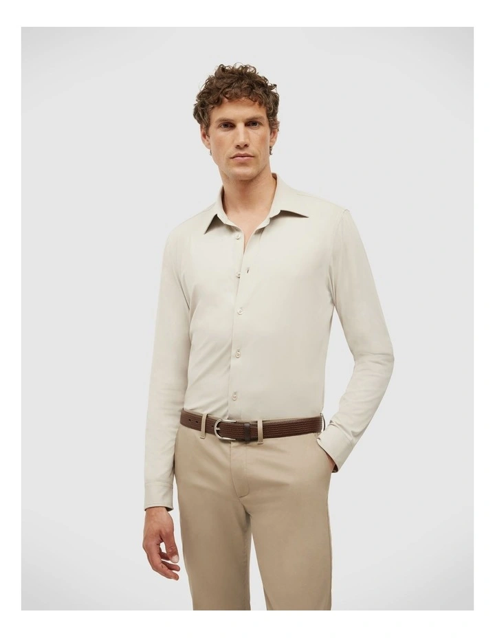 Slim Travel Shirt in Natural image 4