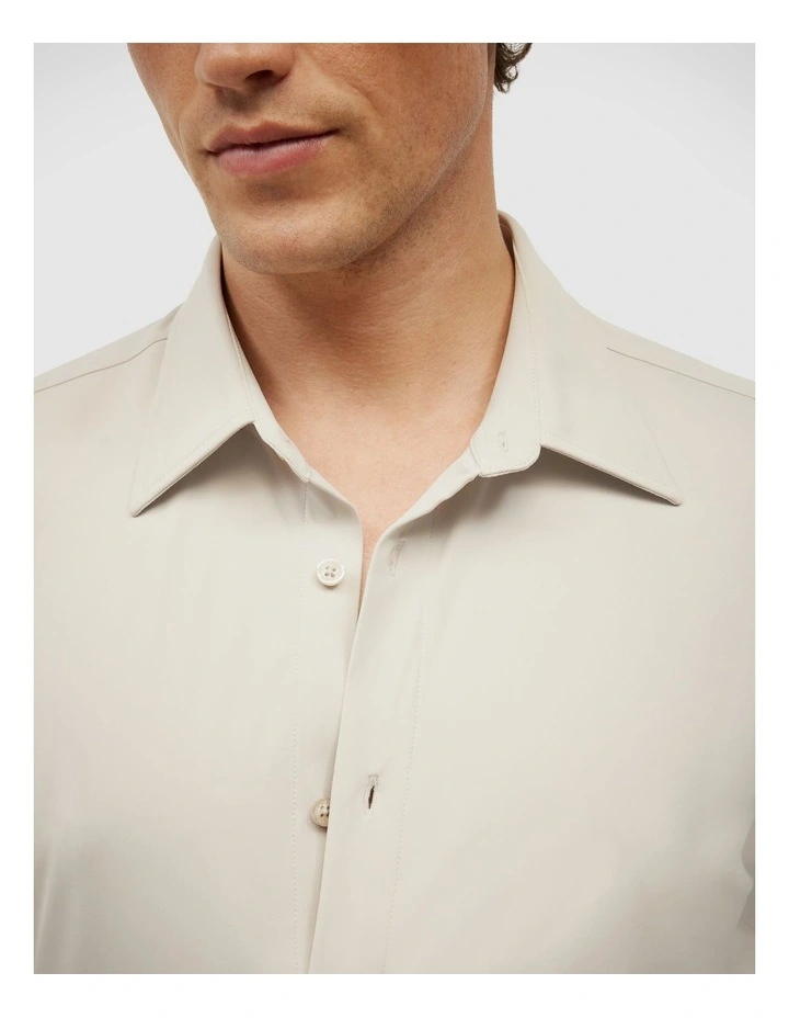 Slim Travel Shirt in Natural image 5