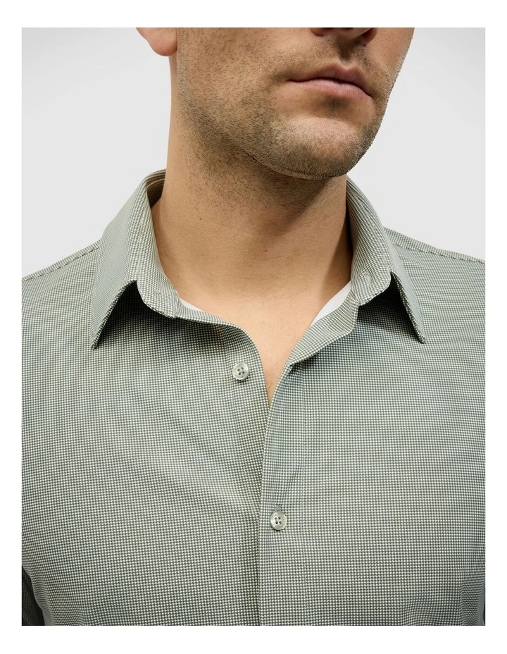 Micro-geo Travel Long Sleeve Shirt in Green image 4