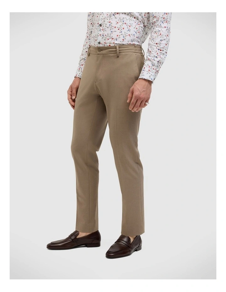 Lincoln Everyday Pant in Latte image 3
