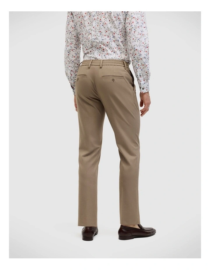 Lincoln Everyday Pant in Latte image 4