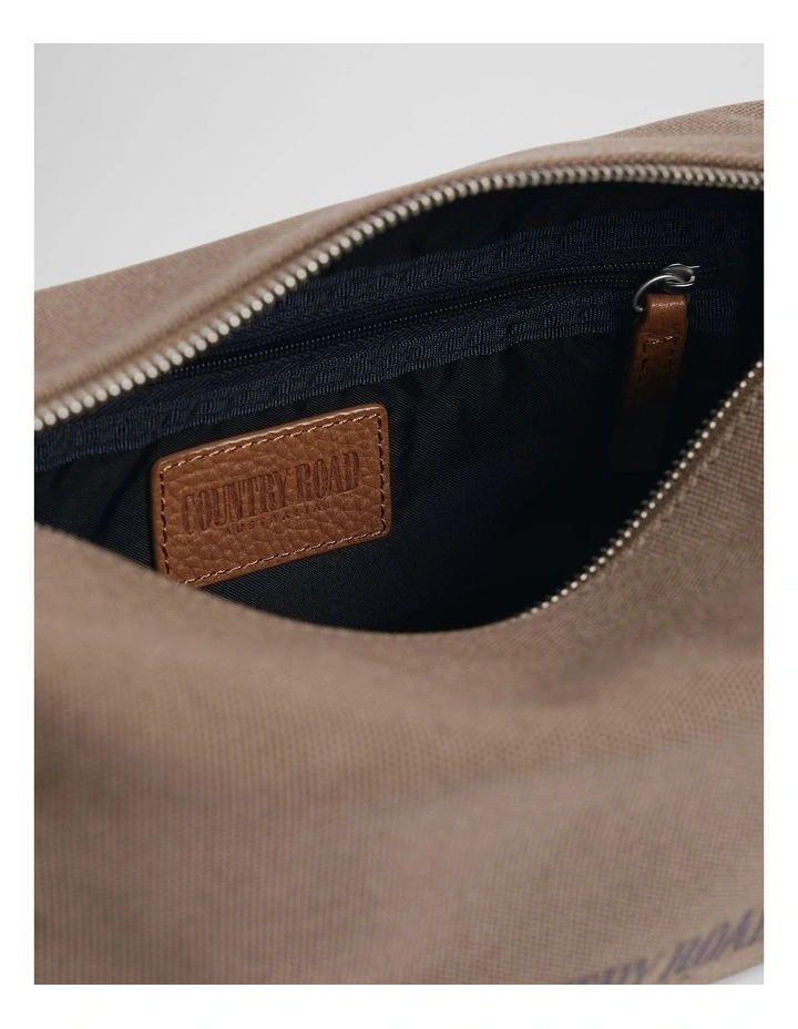 Heritage Washbag in Oak image 2