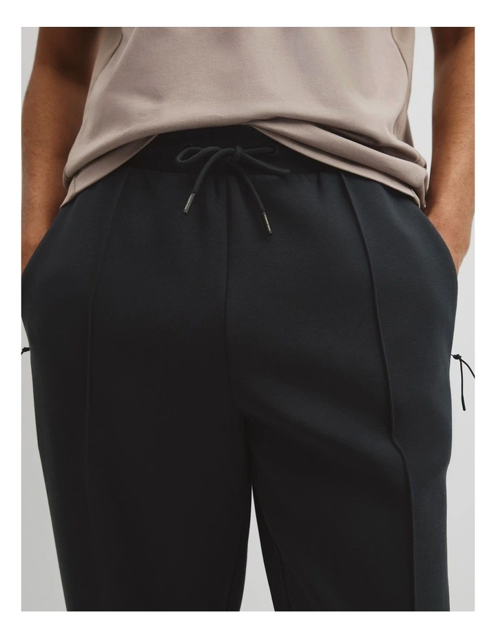 Athleisure Jogger in Black image 3