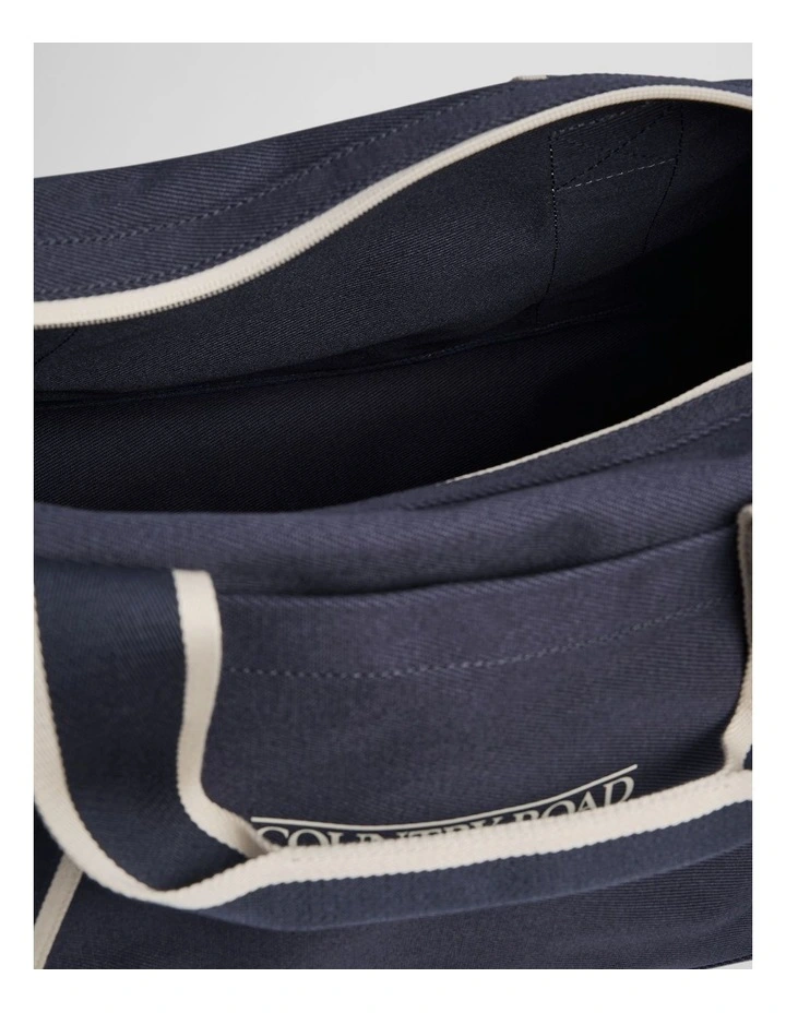 Carter Duffle Bag in Navy image 4
