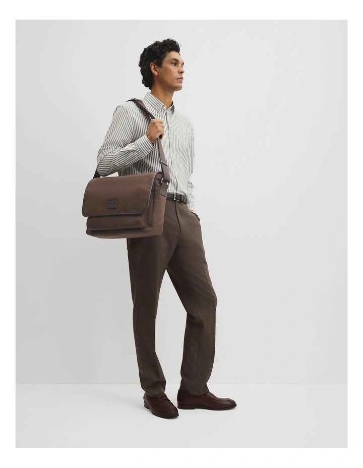 Hudson Messenger in Bark image 2