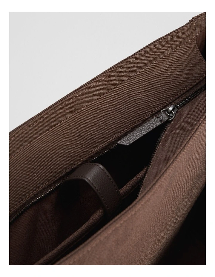 Hudson Messenger in Bark image 4