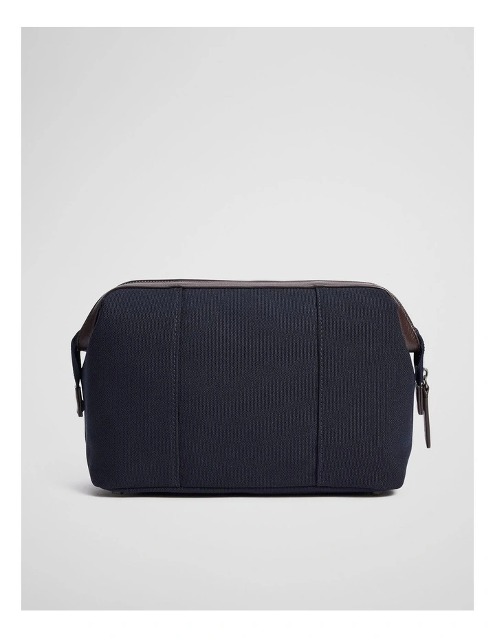 Hudson Washbag in Navy image 4