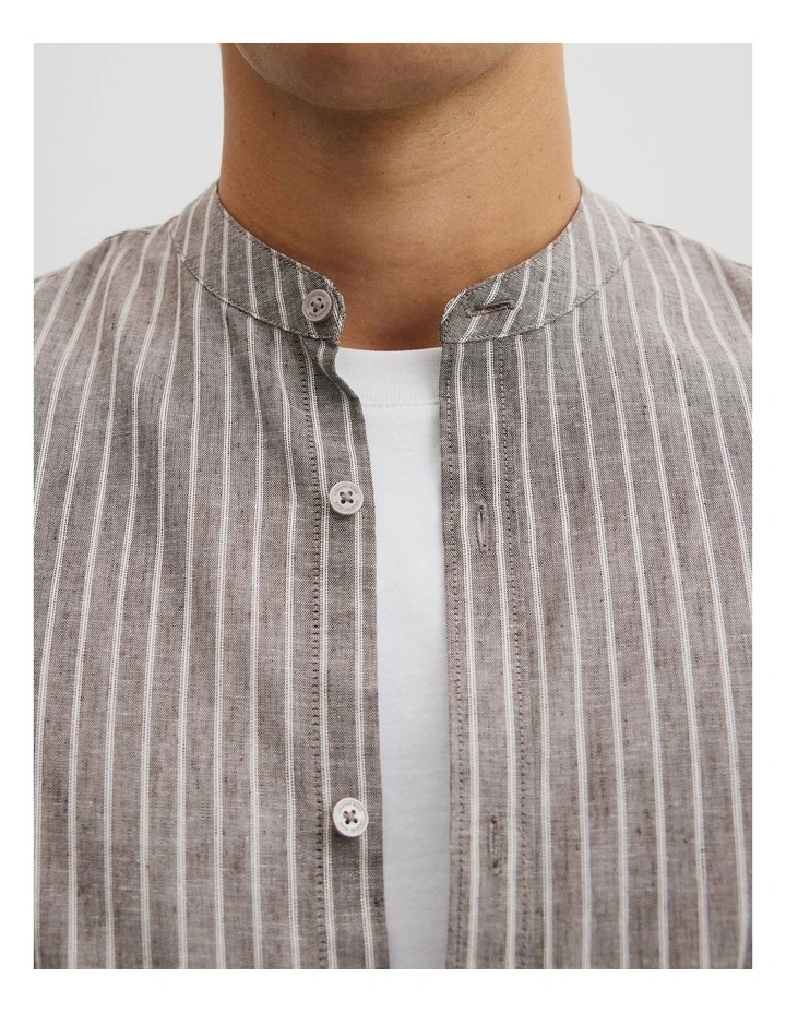 Regular Fit Cotton Linen Standard Collar Shirt in Fudge image 3