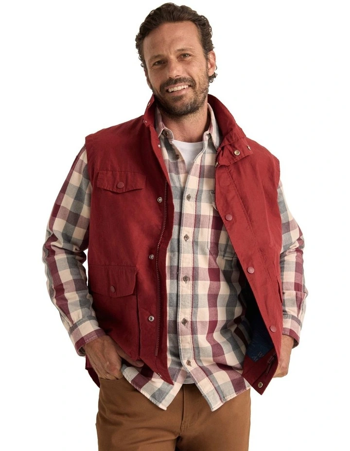 3Vem00015 Lightweight Jumbuck Vest in Red image 1