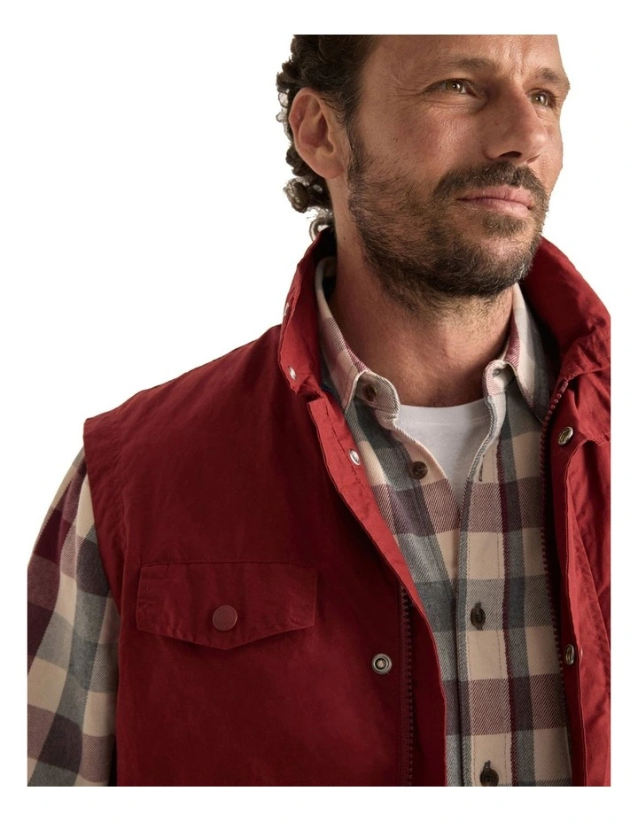 3Vem00015 Lightweight Jumbuck Vest in Red image 5