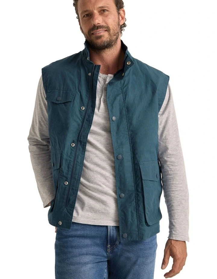 3Vem00015 Lightweight Jumbuck Vest in Marine image 1
