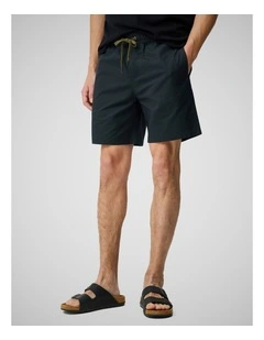 Resort Shorts 7 Inch in Coal