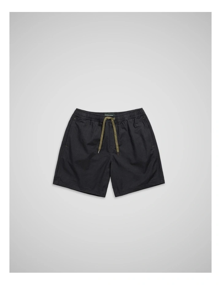 Resort Shorts 7 Inch in Coal image 4