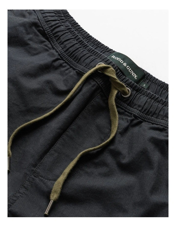 Resort Shorts 7 Inch in Coal image 5