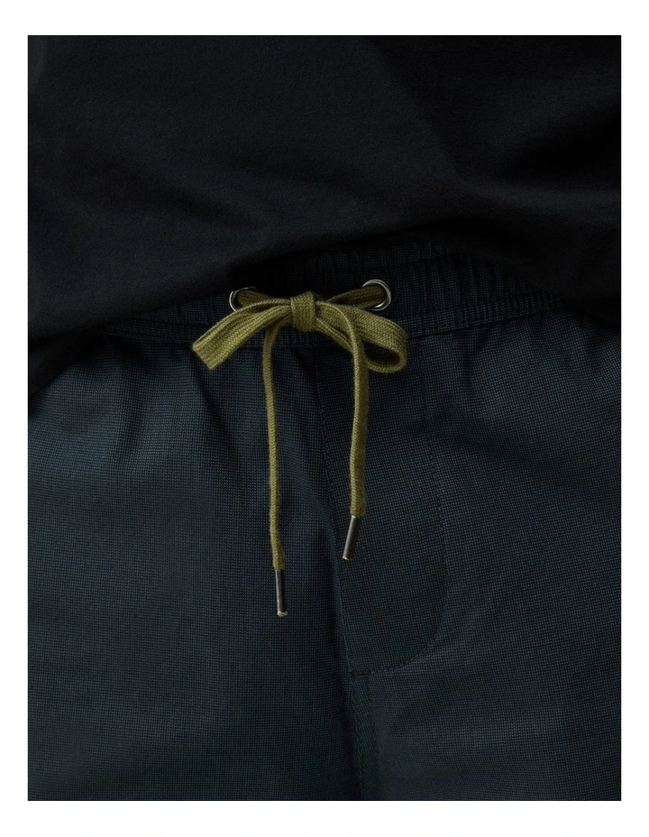 Resort Shorts 7 Inch in Coal image 6