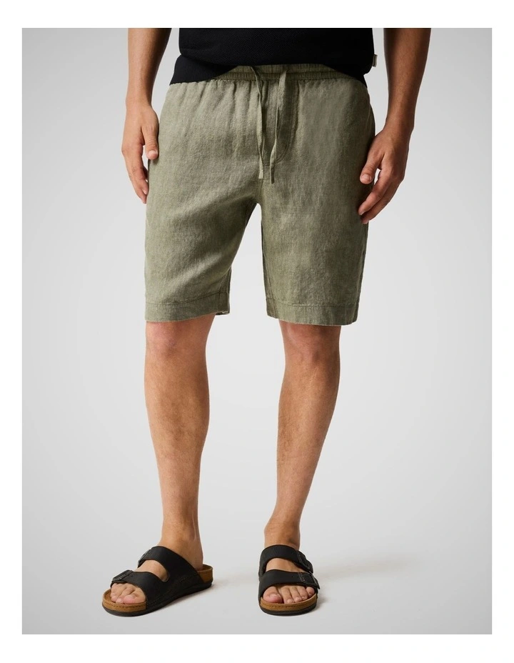 Linen 9" Resort Short in Kelp image 1