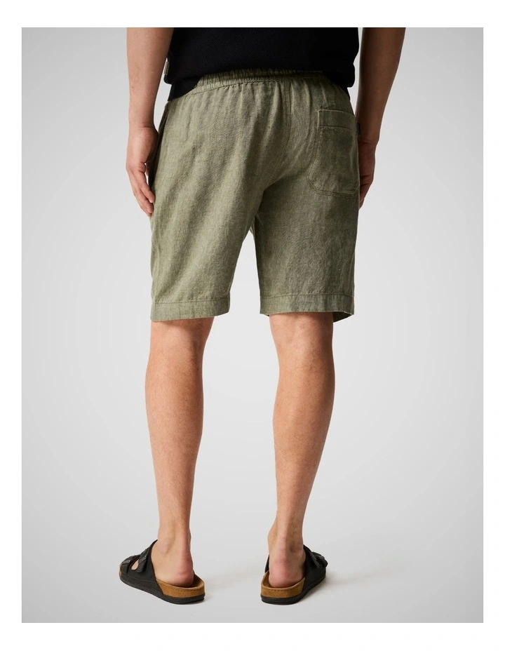 Linen 9" Resort Short in Kelp image 3