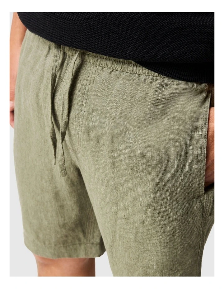 Linen 9" Resort Short in Kelp image 6