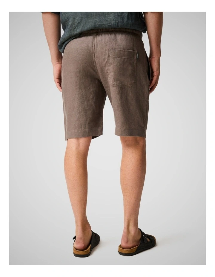 Linen 9 inch Resort Short in Driftwood image 3