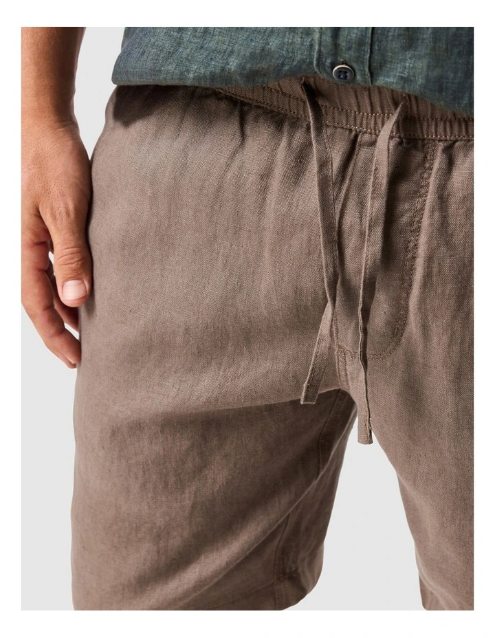 Linen 9 inch Resort Short in Driftwood image 6
