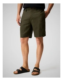 Longbeach Short in Dark Olive