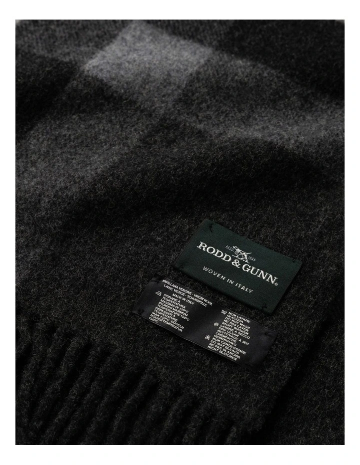 Jervois Road Scarf in Nero image 3