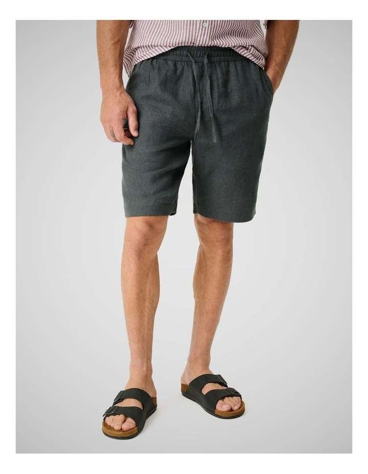 Linen 9 Resort Short in Thunder image 1