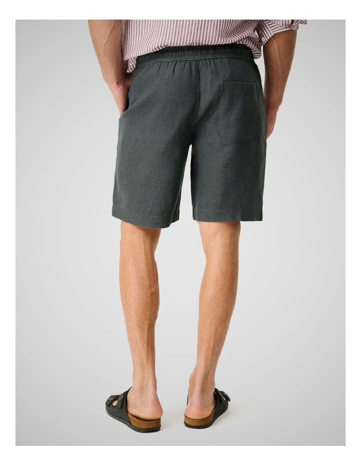 Linen 9 Resort Short in Thunder image 3