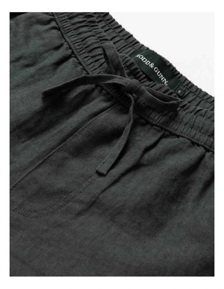 Linen 9 Resort Short in Thunder image 5