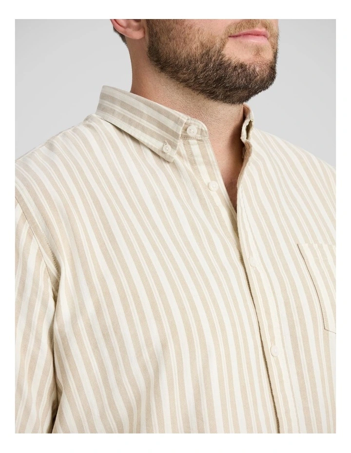 Classic Oxford Shirt in Natural image 3