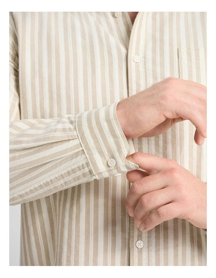 Classic Oxford Shirt in Natural image 5