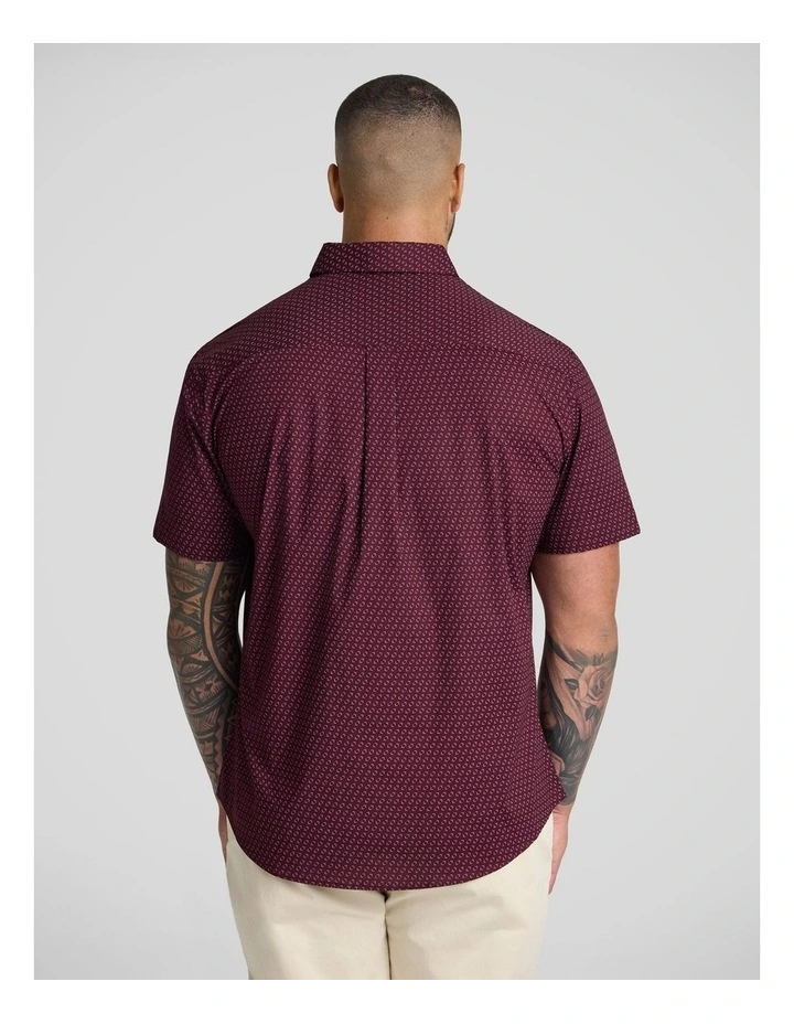 Butler Stretch Shirt in Burgundy image 2