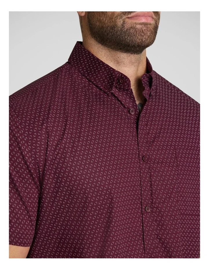 Butler Stretch Shirt in Burgundy image 3