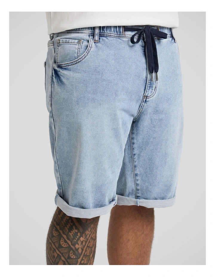 Deran Knit Denim Short in Light Wash image 3