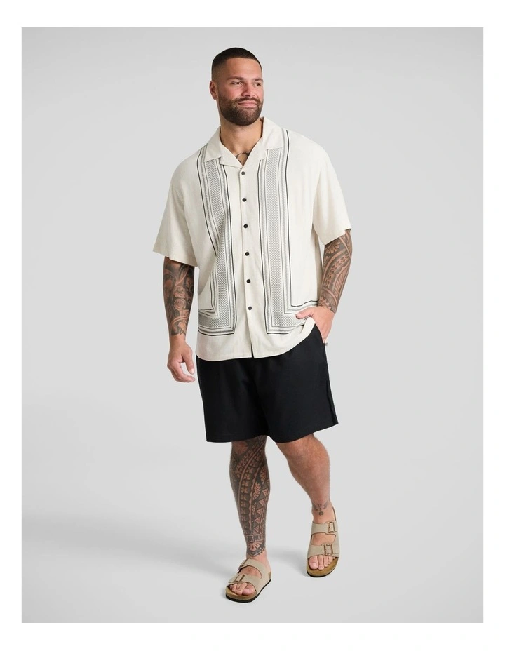 Shoreline Linen Short in Black image 4