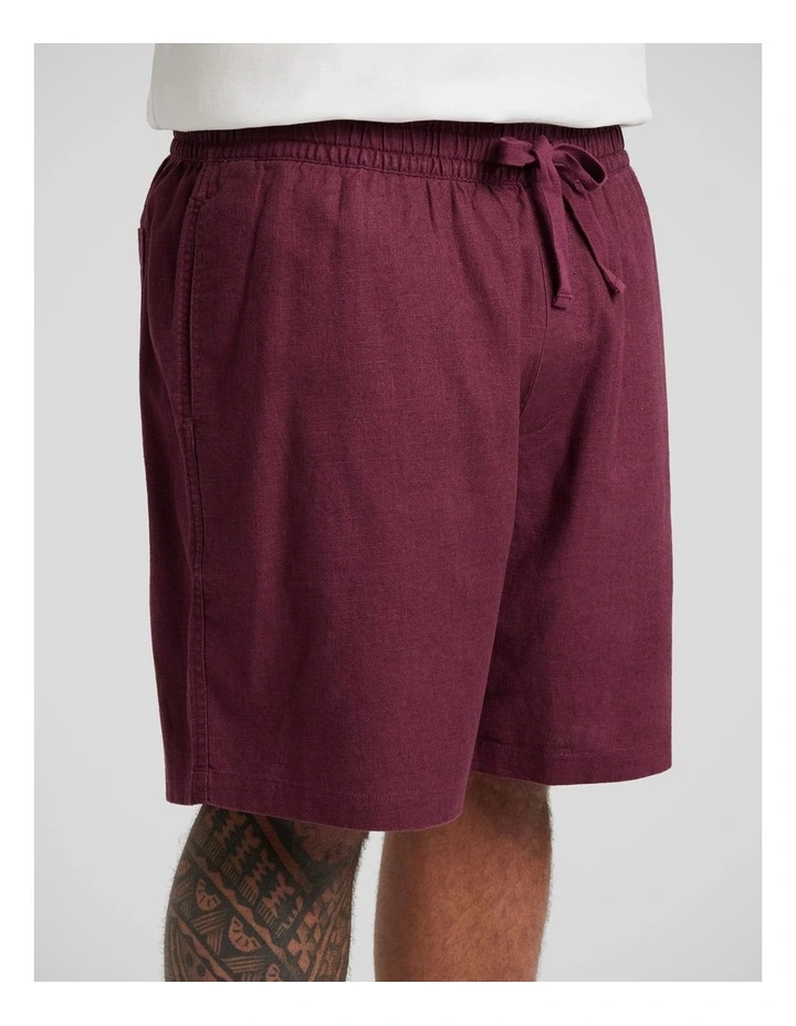 Shoreline Linen Short in Burgundy image 3