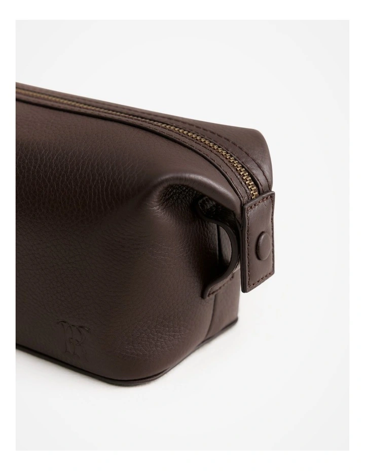 Derwent Wash Bag in Espresso image 2